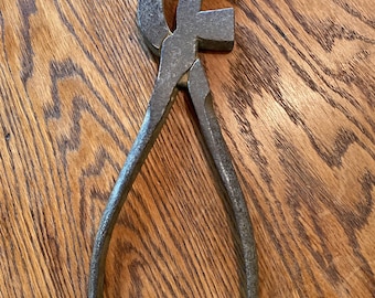 Vintage Cobler and Shoemaker Plier Pincer