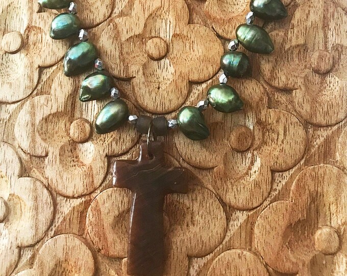 Handmade Pearl Necklace with Onyx Cross