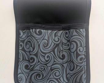 Funda para loción de masajista de color gris pizarra con bolsillo para herramientas y funda multiusos.