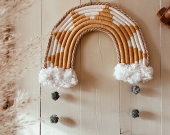 regenboog macramé, regenboog macrame, kinderkamer, wandhanger, kinderkamer, babyshower cadeau, decor, interieur, kinderkamer ideeën,