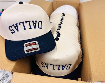 Gorra personalizada con la ciudad o texto al revés: Gorra de béisbol bordada