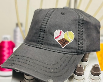 Gorra deportiva bordada con corazón partido: gorra de béisbol desgastada de fútbol