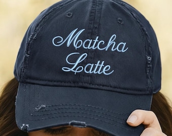 Gorra Matcha Latte: Gorra estilo "dad cap" con bordado y efecto desgastado. Regalo ideal.