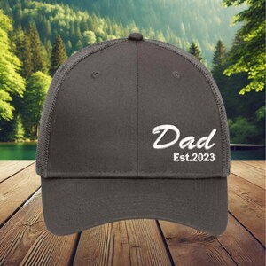 Dad established year trucker Hat, Dad trucker hat, new dad gift, dad-to-be hat, baby announcement,Fathers Dady gift, dad birthday gift