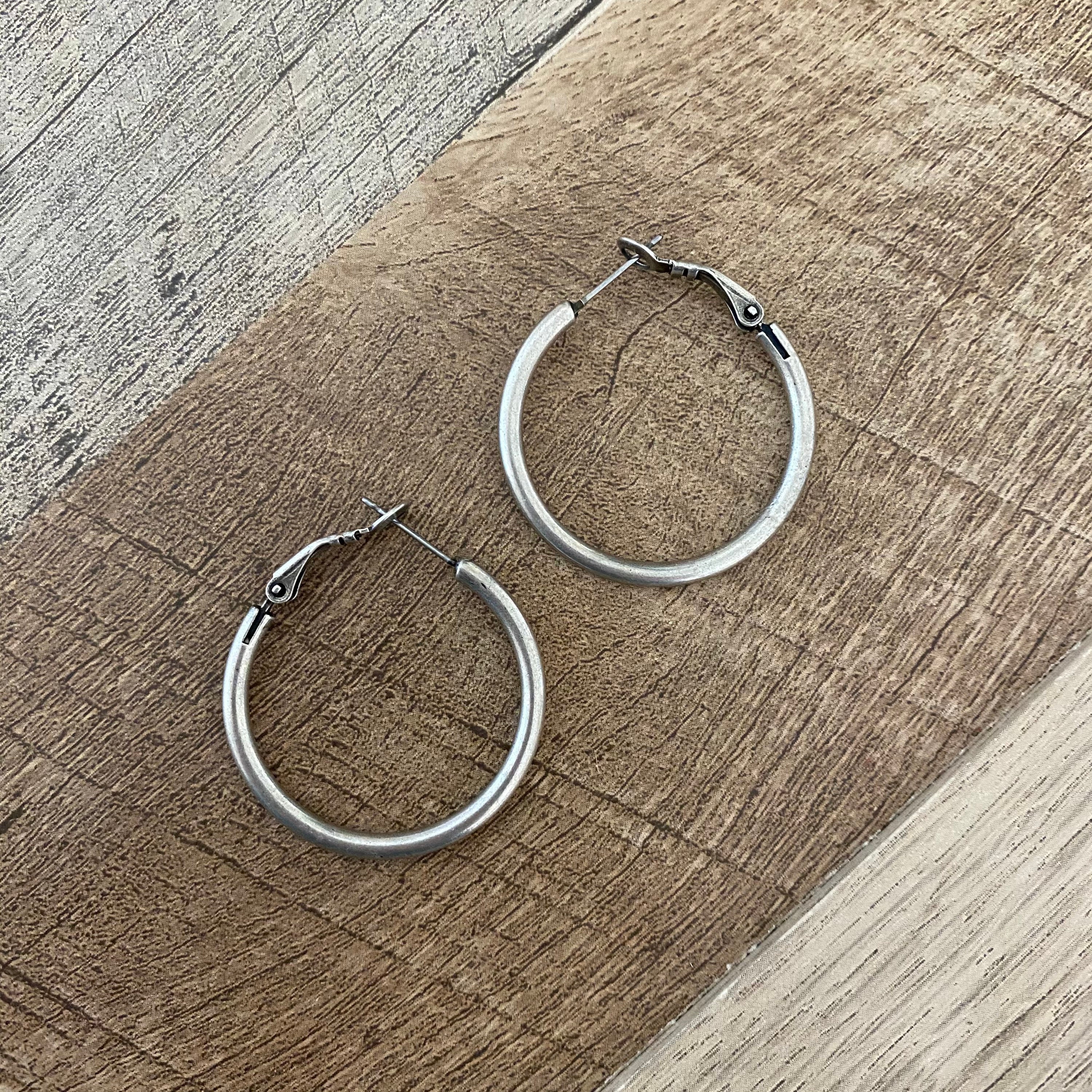アクセサリー wakansilversmith Round earring M 717SYiy55CL._UY1000_.jpg