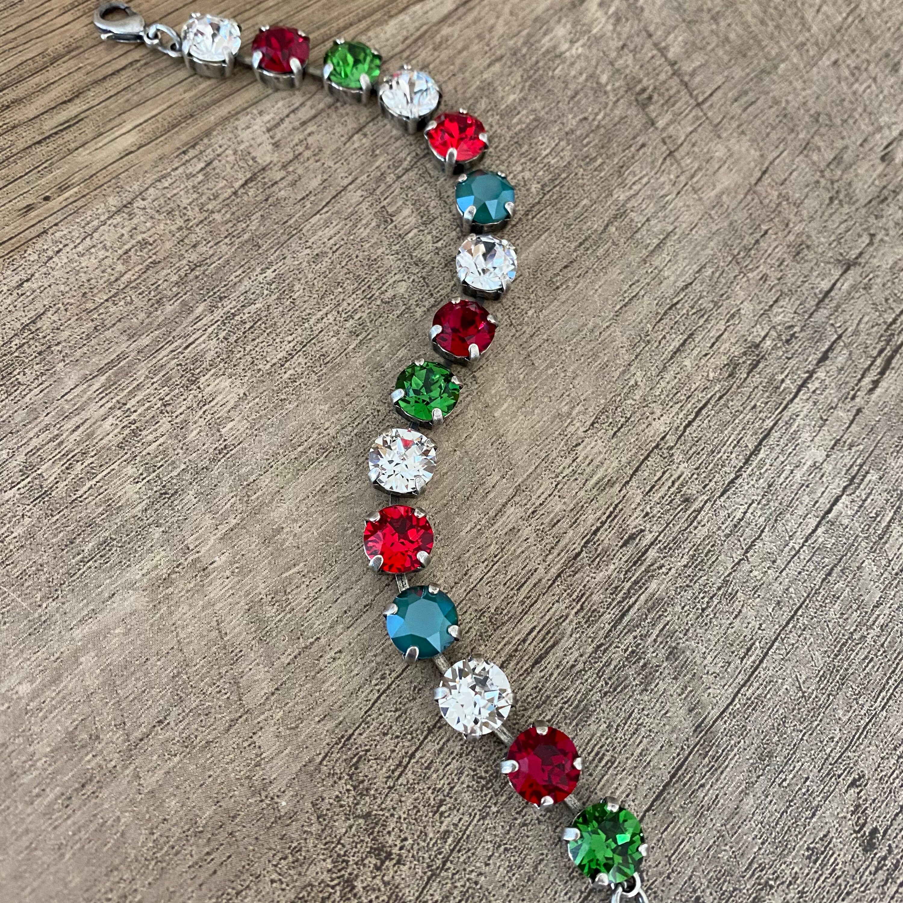 Holly Berry Mix Holiday Red and Green 8mm Crystal Bracelet Holly Berry Mix Holiday Red and Green 8mm Crystal Bracelet