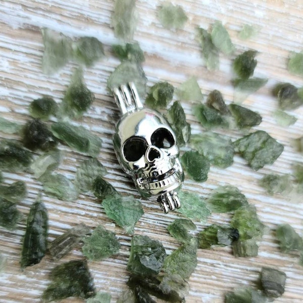 Moldavite Skull Pendant - Transformation,  manifestation,  Crystal Pendant, Witchy, cage pendant, Tektite