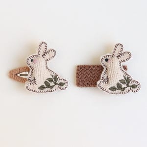 Confezione da 2 fermagli a forma di coniglietto ricamato, accessori per capelli vintage rustici per bambine, fermagli per capelli per bambine, fermagli per capelli pasquali per bambine