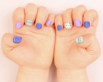 Glitzer Lila Nail Wraps für Kinder | 30 Nagelsticker mit Nageldatei | Geburtstagsfeier | Kinder Mani Safe & Langlebig | 3-6 yo