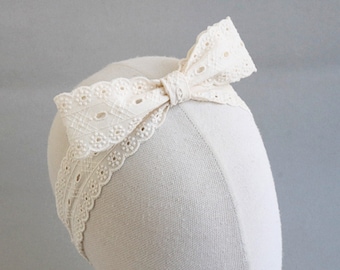 Handmade Ivory Eyelet Lace Bow Headband | Baby Girl Headband for 6–12 Months | Vintage Baby Hair Accessory | Baptism, Photo Prop