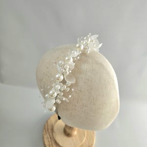 Serre-tête en perles avec pétales de fleurs - Couronne de cheveux en perles pour demoiselle d'honneur, couronne de cheveux en perles, postiche de demoiselle d'honneur
