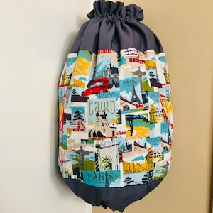 Travel the World Plastic Bag Holder