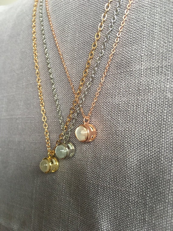 Custom Projection Locket Gift for Mom from Son Daughter Mothers Day Jewelry Customized Photo Necklace I Love You 100 Languages Custom Projection Locket Gift for Mom from Son Daughter Mothers Day Jewelry Customized Photo Necklace I Love You 100 Languages