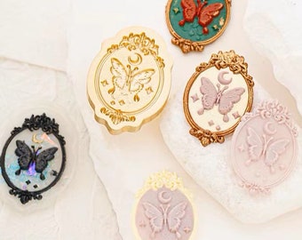 Timbro per sigilli di cera, timbro a farfalla, sigilli di cera per inviti, buste di matrimonio, confezioni regalo, kit di timbri di cera con cornice a farfalla, fornello per sigilli di cera.
