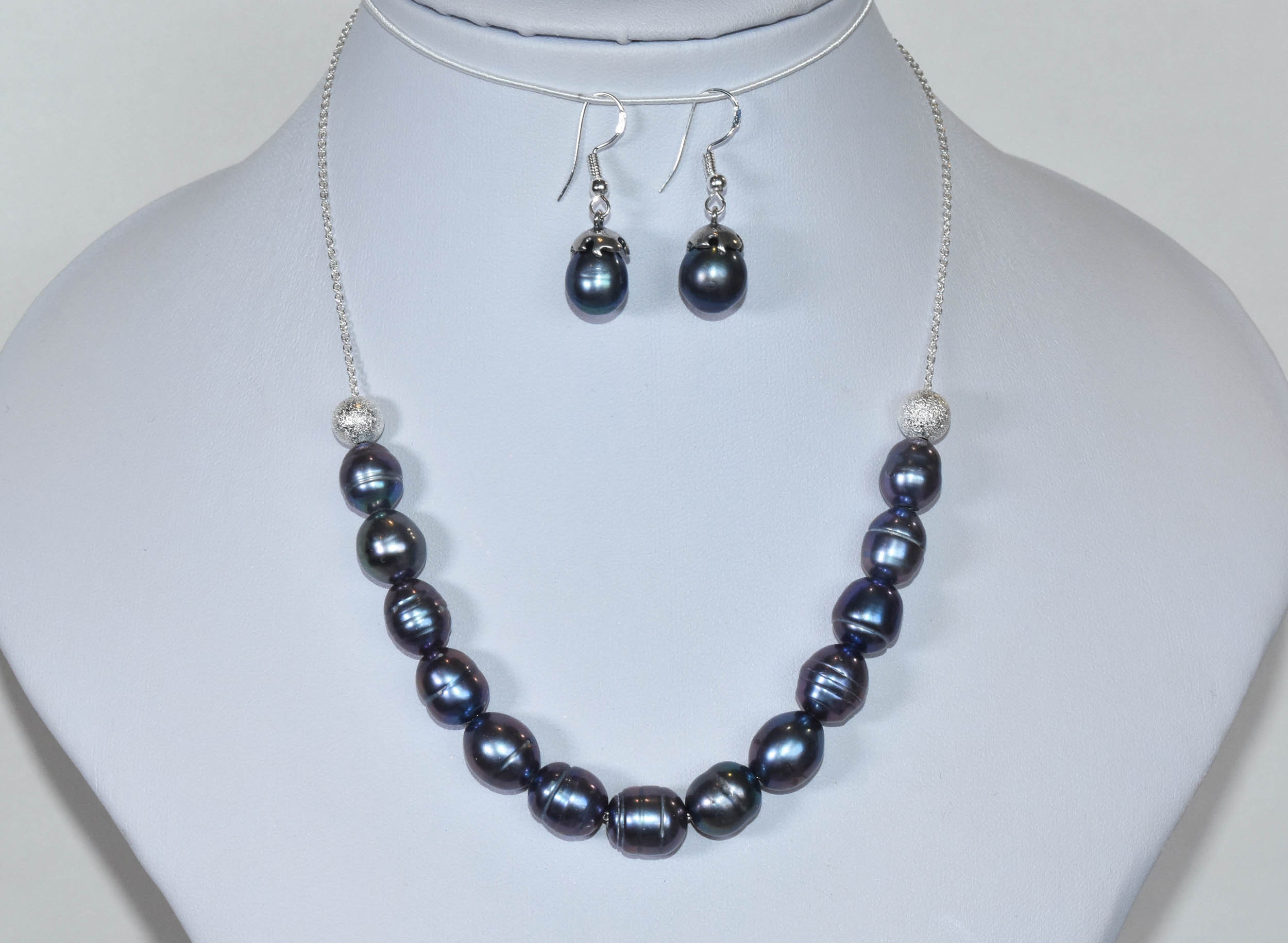 Black 2024 pearl set