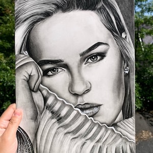 Portrait drawing of singer Anne-Marie