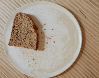 Assiette en grès céramique fait main, vaisselle artisanale beige blanc, stone tableware, effet neige, assiette artisanale, décoration hygge