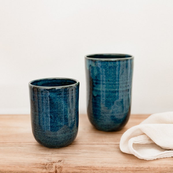 Tasse bleu foncé, Tasse à café tasse à thé fait main en grès, tasse wabi sabi, stone tableware, vaisselle artisanale, tasse design, gobelet