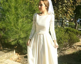 Vestido de novia color marfil, espalda descubierta, diseño inspirado en Ronda