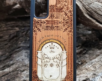 Funda de madera para iPhone 17 16 y Galaxy S26 S25 con diseño de fantasía.
