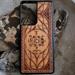 iPhone 16 15 14 13 12 Case, Galaxy S25 S24 S23 Case – Viking Vegvisir Compass & Moon Phases Wooden Phone Case, Engraved Nordic  Symbol