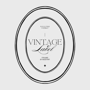 Puede incluir: Ilustración digital en blanco y negro de un diseño de etiqueta vintage. El marco ovalado contiene las palabras "VINTAGE Label" en escritura elegante. El diseño incluye el texto "SVG & PNG FORMAT" y "FRAME BY NASSYART". Las palabras "DIGITAL ILLUSTRATION BY NASSYART" están a los lados.