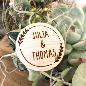 Wedding Pin Round Wood Personalised (Font Handwritten)