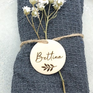 carte de place FLORAL pendentif prénom en bois personnalisé mariage, baptême, fête