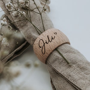 Servetring Gepersonaliseerd met Naam Houten Plaatskaartje voor Tafel | Lettertype Cursief met Hartje