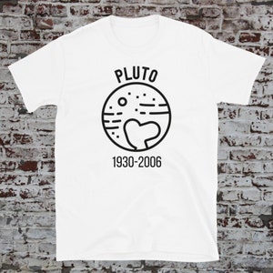 Pluto glöm aldrig 1930-2006 vintage rolig älskare present-T-shirt, rolig Pluto-älskare-T-shirt, Pluto-planeten, Pluto-silhuett, Pluto-tröja