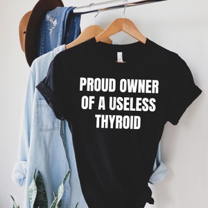 Stolzer Besitzer eines sinnlosen Schilddrüsenshirts Geschenk für Schilddrüsen-Thyreoidektomie-Shirt Schilddrüsen-T-Shirt Schilddrüsen-Shirt Schilddrüsenkrebs Thyreoidektomie