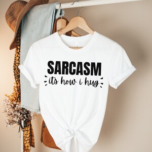 Sarkasmus Its How I Hug Shirt Sarkasmus Shirt sarkastisch Shirt sarkastisch freches Shirt introvertiertes Shirt Sarkasmus lustige Erwachsene Humor Tshirts