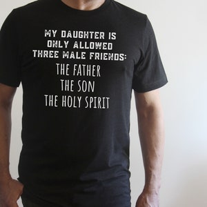 A mia figlia sono ammessi tre amici maschi Camicia Divertente Regalo del Giorno del Papà Divertente Papà Camicia Papà delle Ragazze Camicia Padri Giorno Regalo da Bambini Divertente
