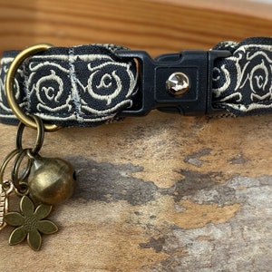 Wide Cat Collar - Beige & Black Rose - Breakaway Buckle - 18mm, 3 /4 Inch wide