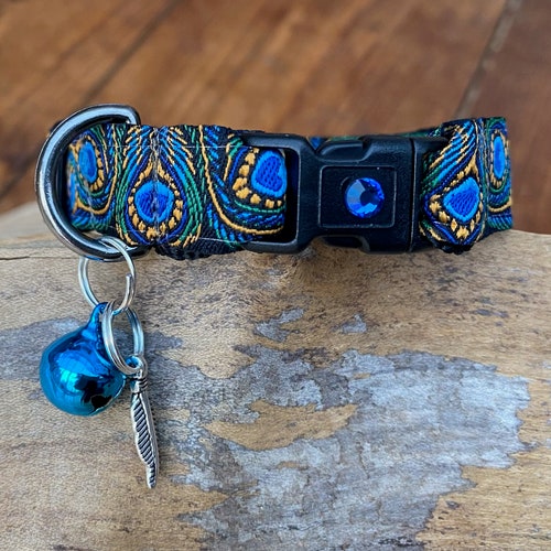 Collar para gato - Diseño de pluma de pavo real - 15 mm (5/8 de pulgada) de ancho - Hebilla de seguridad con cierre de liberación rápida