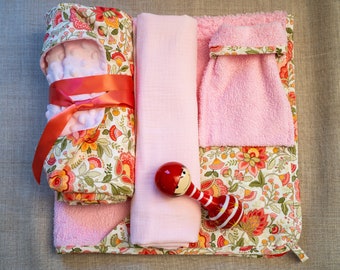 Personalized newborn baby kit: hooded bath cape, minky blanket, muselin swaddle, wash mitten, honeycomb towel, girl or boy