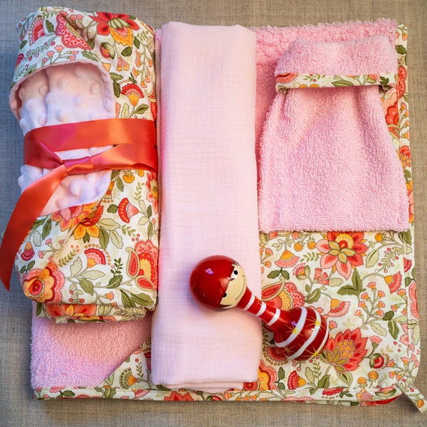 Kit naissance bébé: cape de bain à capuche, couverture minky, lange double gaze, gant de toilette, serviette nid abeille,fille ou garçon