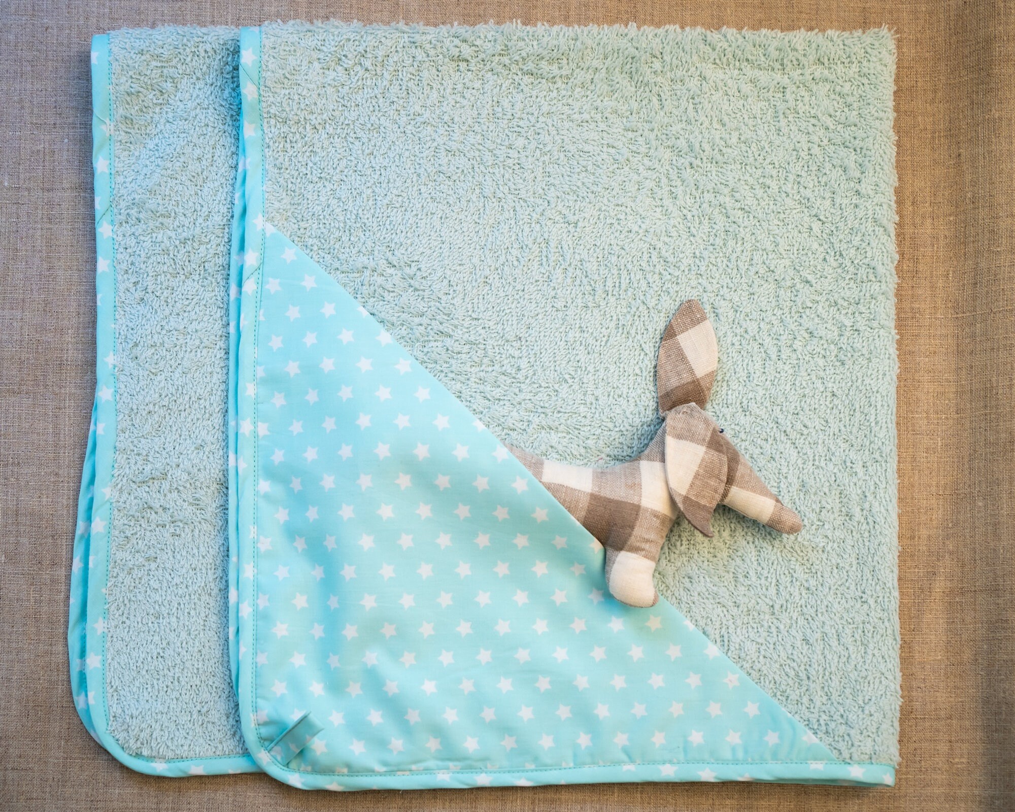 Cape De Bain Bébé à Capuche WeddHuis - Tissu Doux Ultra Absorbant 80x80cm - Motif Lapin - Cadeau Naissance