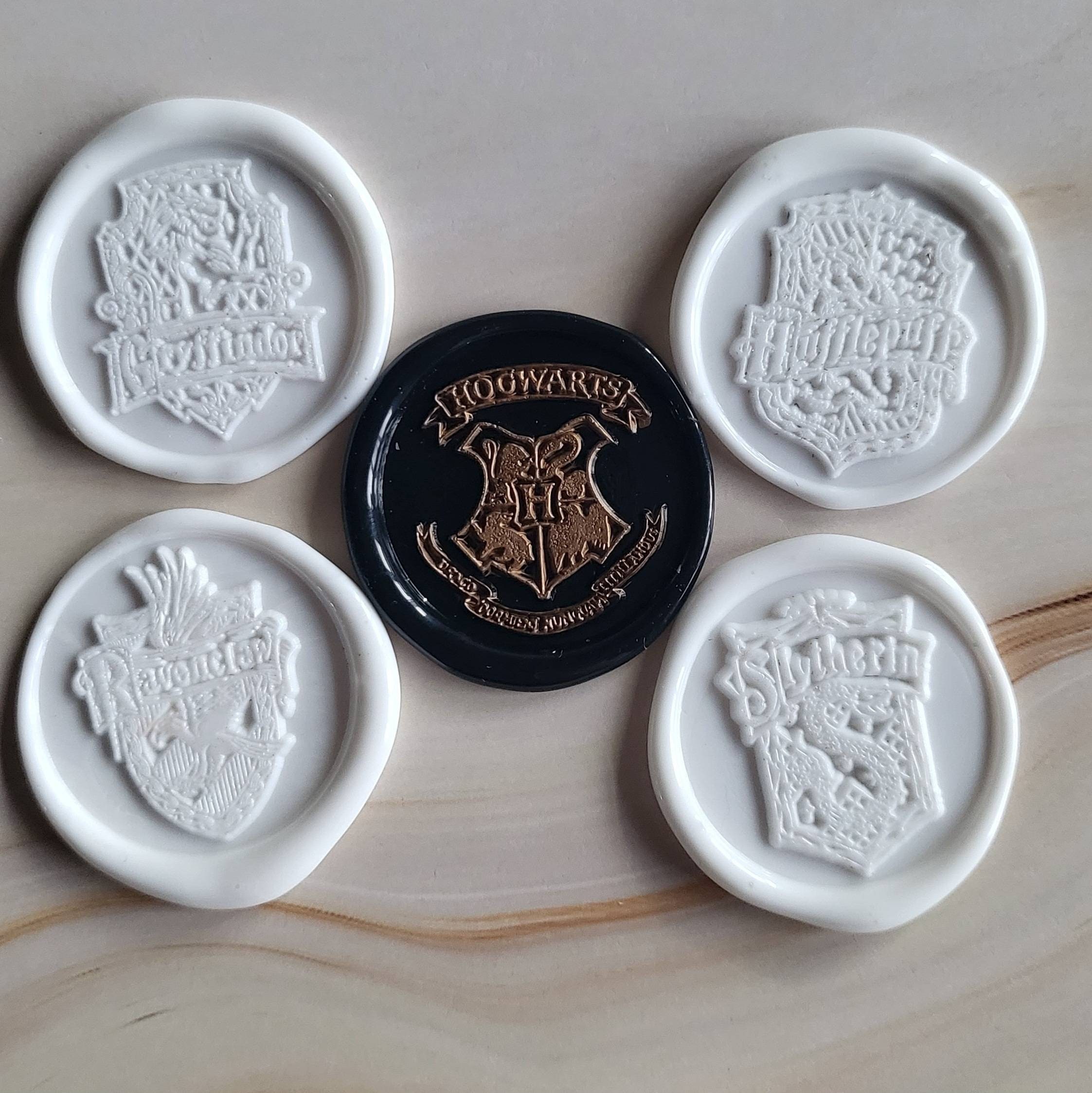 ZWIN 7pcs Hogwarts Wax Stamp Seals Kit with Classic Vintage Seal Wax Stamp Hogwarts Magic School Badge Retro Box As A Colloction and Gift