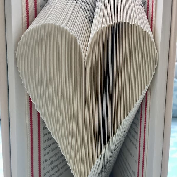 Apprenez à réserver le motif de pliage de livre de coeur de livre, le modèle téléchargeable, le modèle d'art de livre plié, le pliage d'art de livre, le livre d'origami, les livres de pli