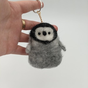 Llavero de pingüino bebé