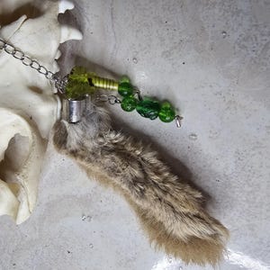 Dekorativer Kaninchen-Fuß-Schlüsselanhänger