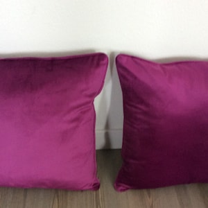 Almohadas italianas de terciopelo púrpura