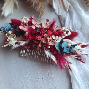 Bordeauxrode haarkam voor bruiloft. Bruidshaaraccessoire, bruidskam, bordeauxrode bloemhaarspeld, kam met gedroogde bloemen