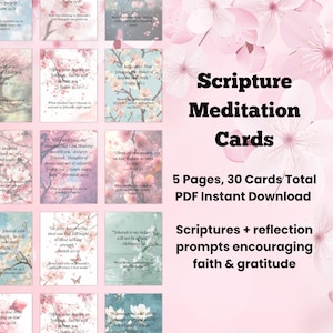 Könnte beinhalten: Schriftmeditationskarten mit floralen Hintergründen. Die Karten zeigen Bibelverse und Reflexionsaufforderungen. Der Text auf den Karten ist schwarz. Der Hintergrund ist ein zartes Rosa mit weißen Blumen.