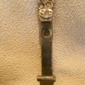 Dog face hook