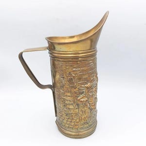Vintage 1930's Peerage Brass Jug Vase Hammered England Pitcher Display Tavern Pub