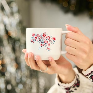 Tasse en céramique, art ukrainien, cadeau pour ukrainien, style folklorique, carte de l'Ukraine, art populaire floral, art populaire floral, impressions folkloriques, ornements ukrainiens
