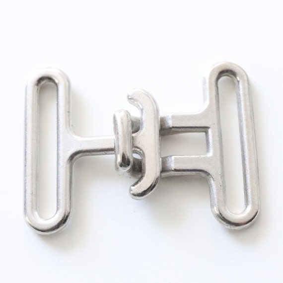 interlocking clasp buckle