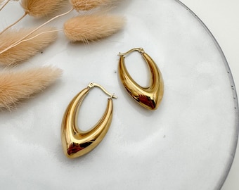 V HOOPS // Pair of stud earrings // Gold-plated stainless steel